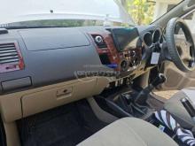 https://riyasewana.com/uploads/toyota-hilux-vigo-2716245543735351.jpg