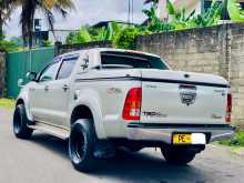 https://riyasewana.com/uploads/toyota-hilux-vigo-3012591622082.jpg
