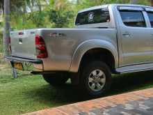 https://riyasewana.com/uploads/toyota-hilux-vigo-32215534343.jpg