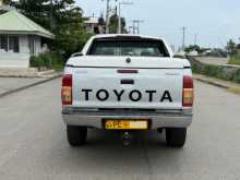 https://riyasewana.com/uploads/toyota-hilux-vigo-4175228974.jpg