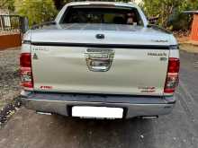 https://riyasewana.com/uploads/toyota-hilux-vigo-6193156312.jpg