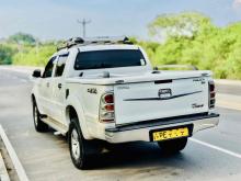 https://riyasewana.com/uploads/toyota-hilux-vigo-912221725003.jpg