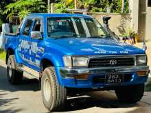 Toyota Hilux107 1999 Van