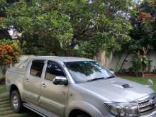 https://riyasewana.com/uploads/toyota-hiux-invincible-22204538372.jpg