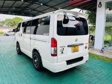 https://riyasewana.com/uploads/toyota-kdh-200-1323585222113.jpg