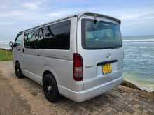 https://riyasewana.com/uploads/toyota-kdh-2006-211232812362.jpg