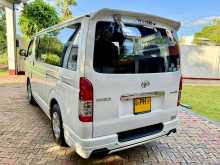 https://riyasewana.com/uploads/toyota-kdh-201-151321024183.jpg