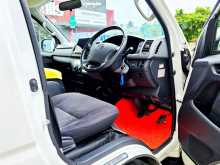 https://riyasewana.com/uploads/toyota-kdh-201-2013-28175712843.jpg