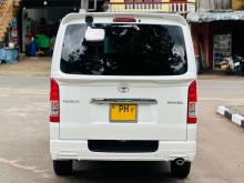 https://riyasewana.com/uploads/toyota-kdh-201-2928496256.jpg