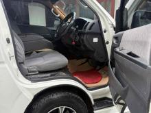 https://riyasewana.com/uploads/toyota-kdh-201-710063924741.jpg