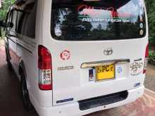 https://riyasewana.com/uploads/toyota-kdh-gl-121702544982.jpg
