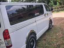 https://riyasewana.com/uploads/toyota-kdh-gl-271249384182.jpg
