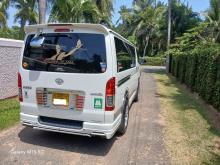 https://riyasewana.com/uploads/toyota-kdh-gl-3017160910723.jpg