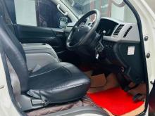 https://riyasewana.com/uploads/toyota-kdh-medium-178534424152.jpg