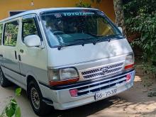 Toyota Dolphin 113 1990 Van