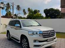 Toyota Land Cruiser V8 Sahara 200 2015 SUV
