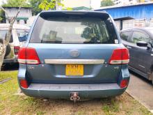 Toyota Land Cruiser V8 2010 SUV