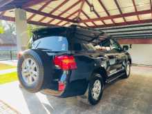 Toyota Land Cruiser V8 2010 SUV