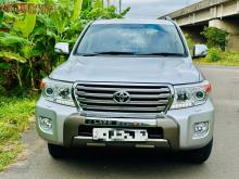 Toyota Land Cruiser V8 2011 SUV