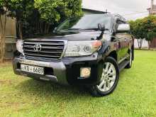 Toyota Land Cruiser V8 Edition 2011 SUV