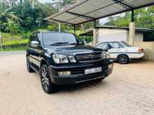 Toyota Land Cruiser Sahara V8 2000 SUV