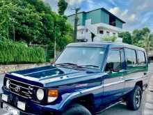 Toyota Land Cruiser Jeep 2005 SUV
