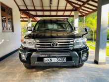 Toyota V8 2011 SUV