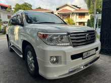 Toyota Land Cruiser Sahara VX V8 2011 SUV