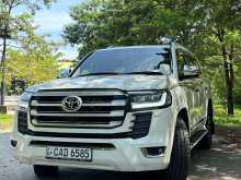 Toyota Land Cruiser V8 2013 SUV