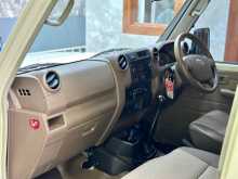 https://riyasewana.com/uploads/toyota-land-cruiser-2014-59362312373.jpg