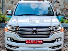 Toyota Land Cruiser Sahara V8 2016 SUV