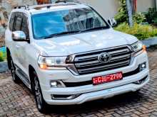 Toyota Land Cruiser Sahara V8 2016 SUV