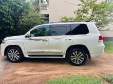 Toyota Land Cruiser VX V8 2017 SUV