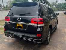 https://riyasewana.com/uploads/toyota-land-cruiser-2017-59180212284.jpg