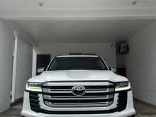 Toyota Land Cruiser LC300 2023 SUV