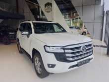 Toyota Land Cruiser LC300 Sahara 2024 SUV