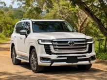 Toyota LC 300 2025 SUV