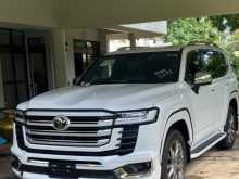 Toyota Land Cruiser LC300 2025 SUV