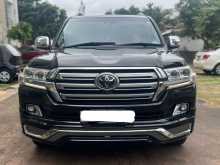 Toyota Land Cruiser Sahara V8 2017 SUV
