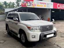 Toyota Land Cruiser V8 2011 SUV