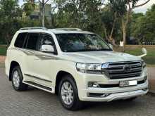 Toyota Land Cruiser Sahara V8 VX 2018 SUV