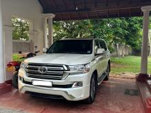 Toyota Land Cruiser VX V8 2017 Pickup