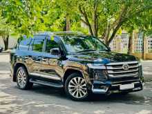 Toyota Land Cruiser Sahara V8 Upgrade To LC 300 2015 SUV