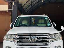 Toyota Land Cruiser V8 2011 SUV
