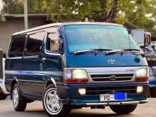 Toyota LH 172 Super Gl Dolphin 2004 Van