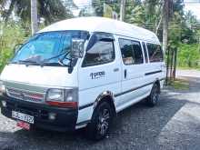 Toyota Dolphin 182 2004 Van