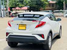 Toyota CHR NGX 50 2017 SUV