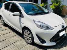 Toyota Aqua NHP10 2013 Car