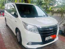 Toyota Noah Hybrid 2014 Van
