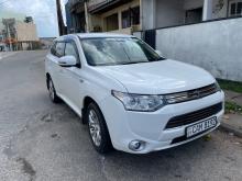 Toyota Outlander PHEV 2014 SUV